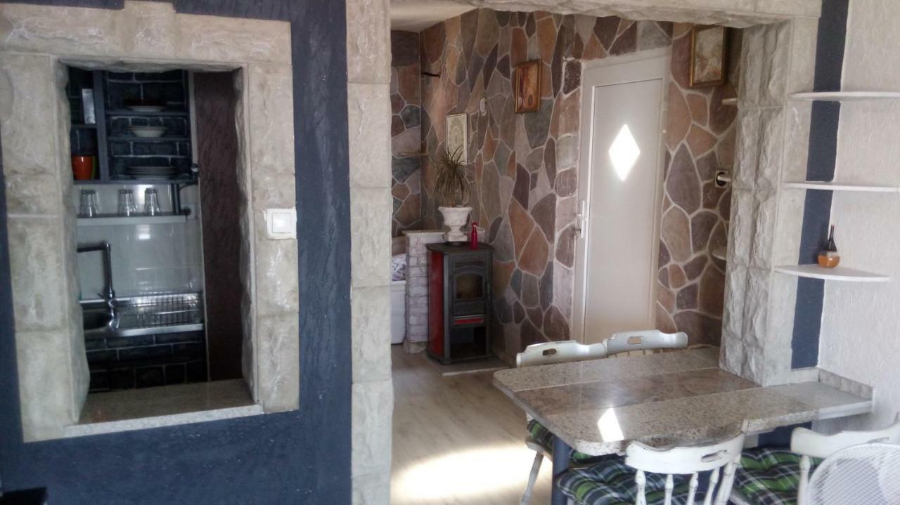 Apartmani Mira เซนญ์ ภายนอก รูปภาพ